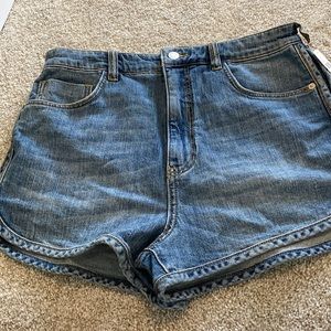 Pilcro dolphin hem jean shorts